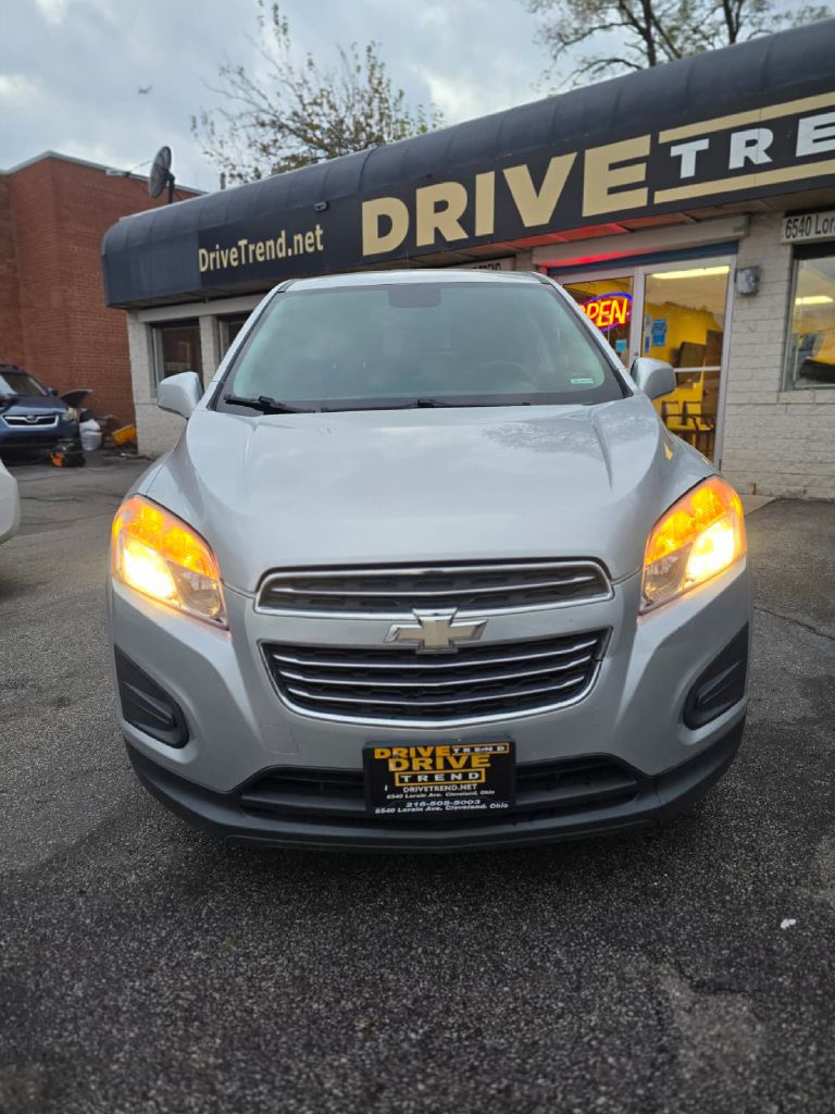 Photo 2 of this CHEVROLET TRAX