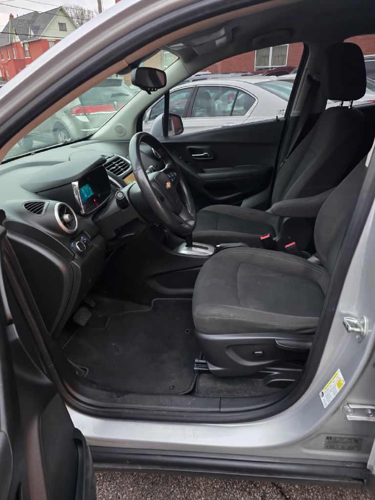 Photo 5 of this CHEVROLET TRAX