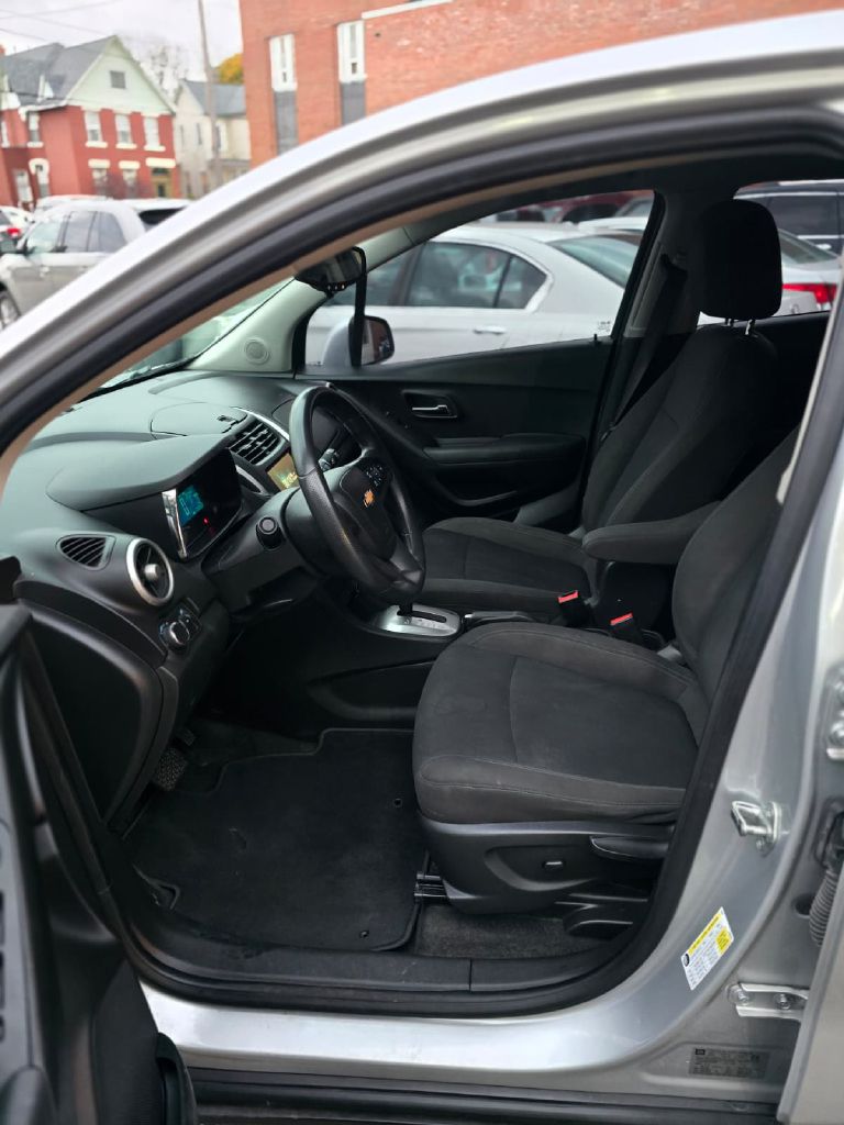 Photo 8 of this CHEVROLET TRAX