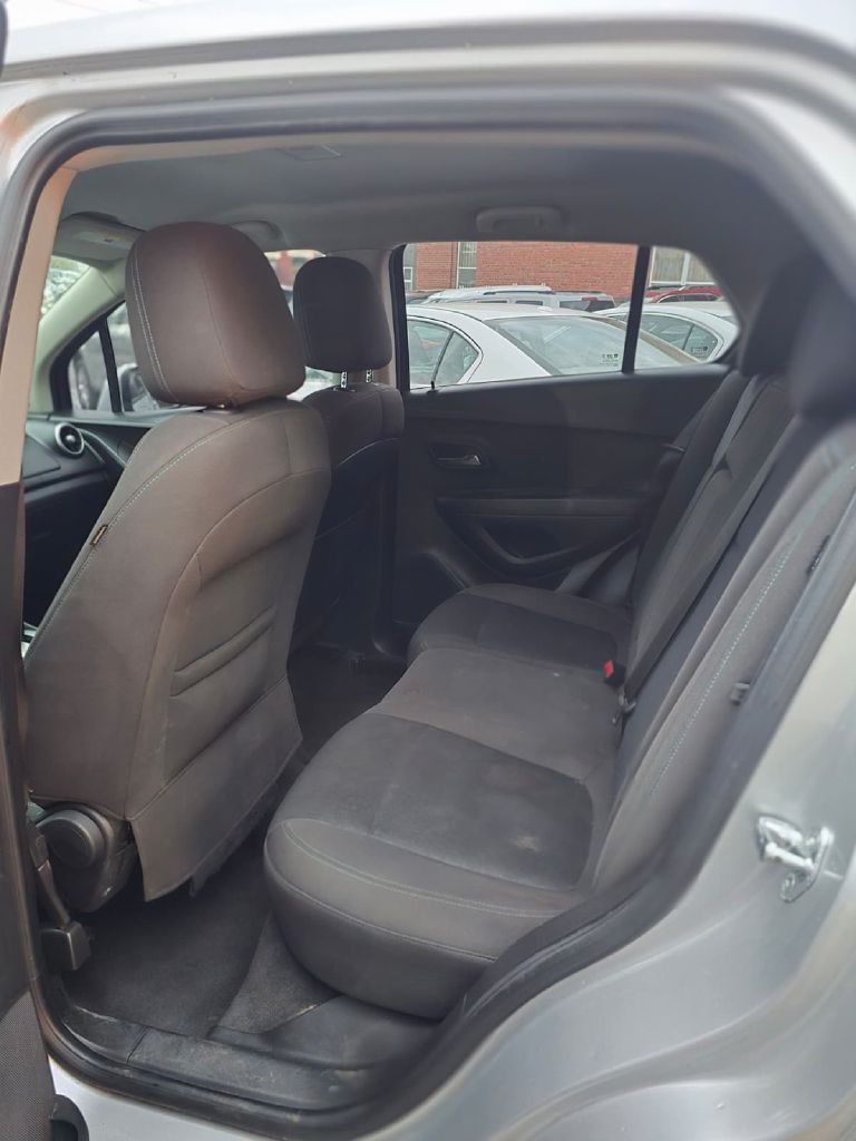 Photo 9 of this CHEVROLET TRAX