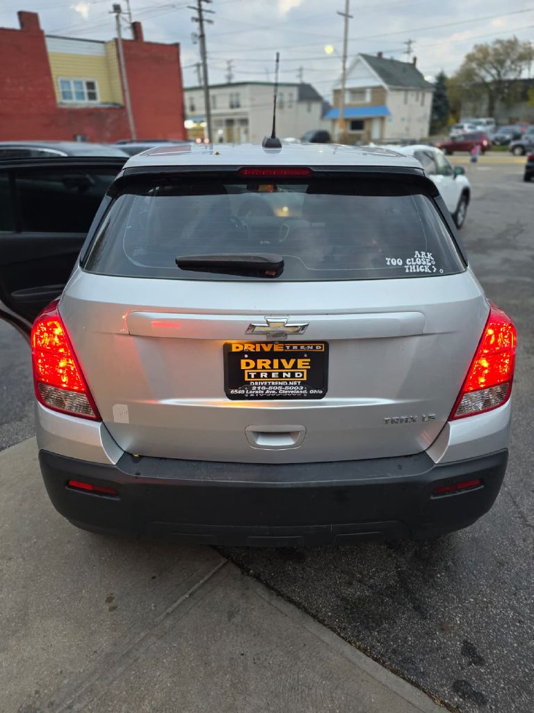 Photo 3 of this CHEVROLET TRAX