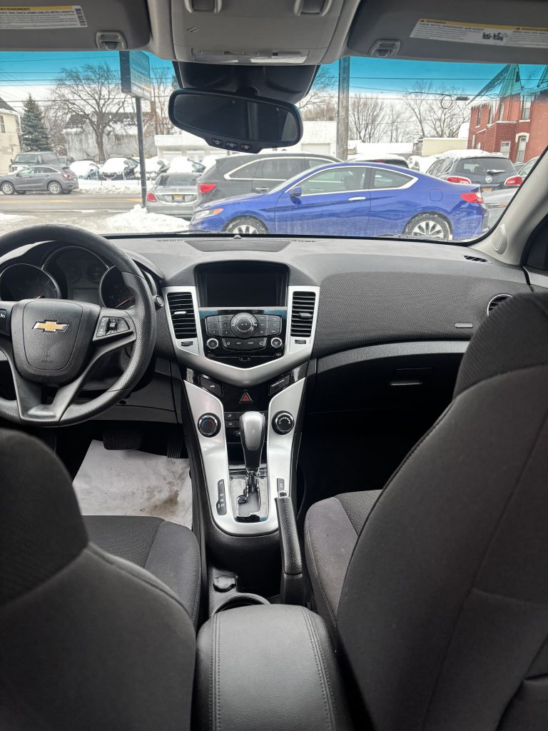 Photo 6 of this CHEVROLET CRUZE LIMITED