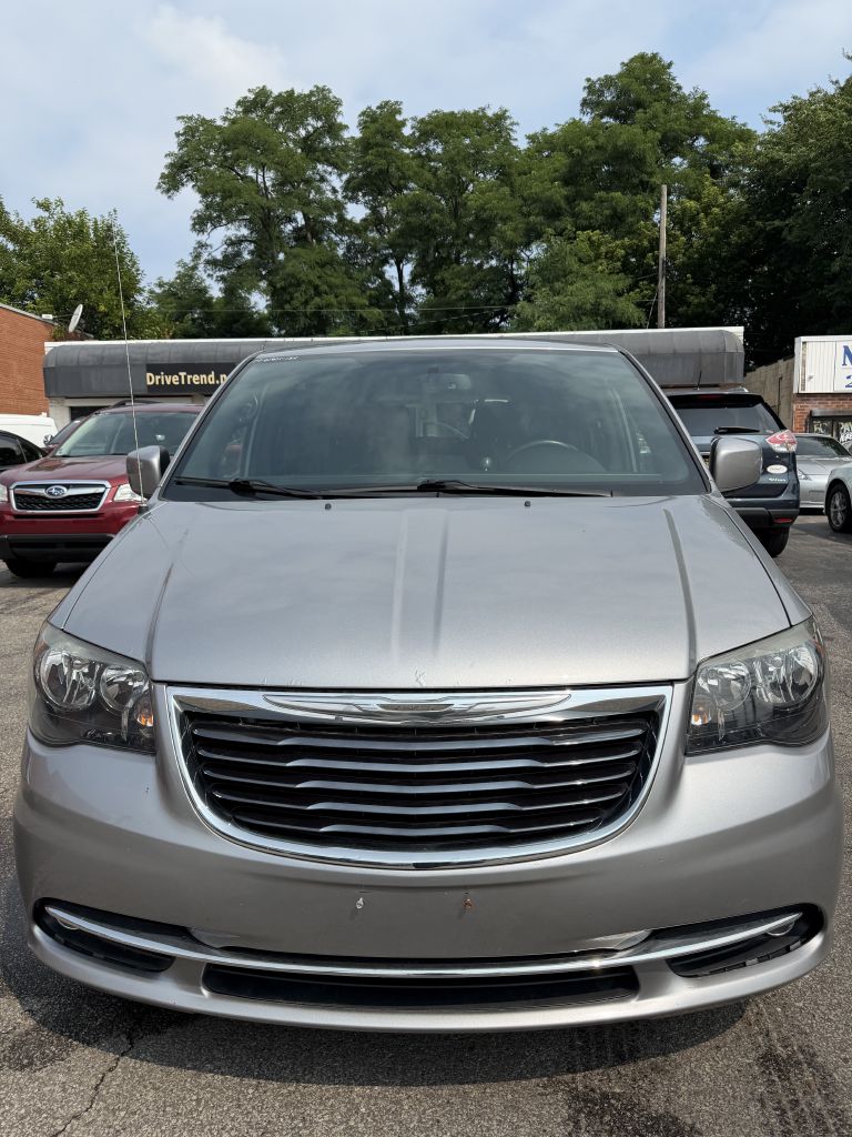 Photo 2 of this CHRYSLER TOWN AND COUNTR