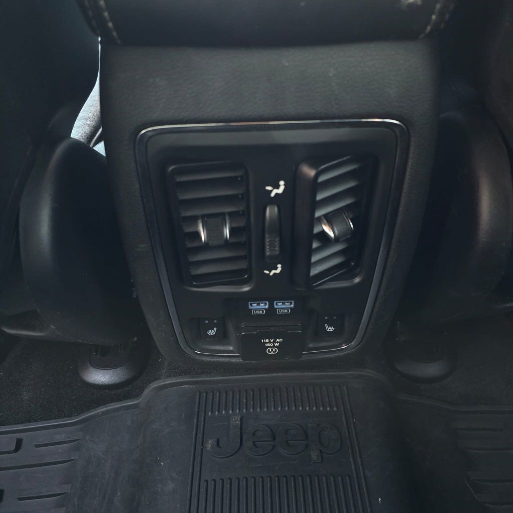 Photo 12 of this JEEP GRAND CHEROKEE