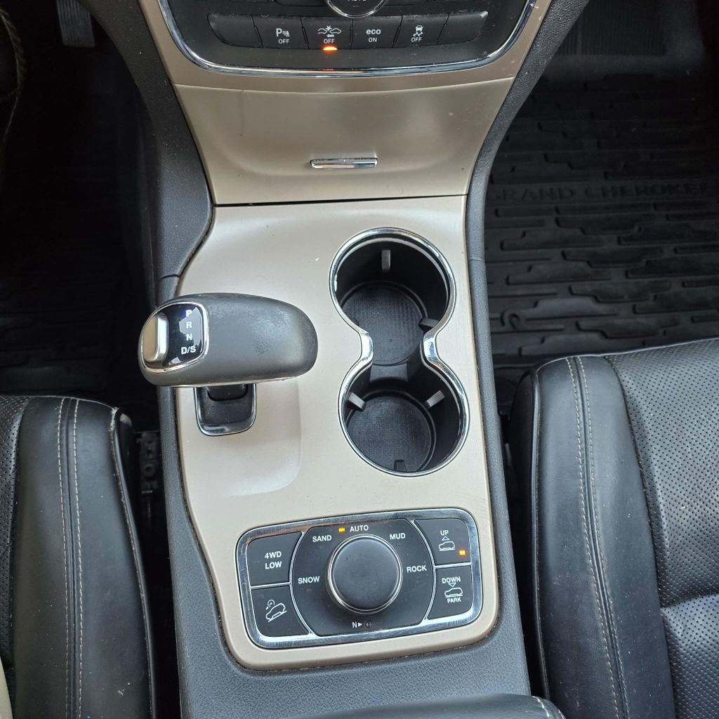 Photo 16 of this JEEP GRAND CHEROKEE
