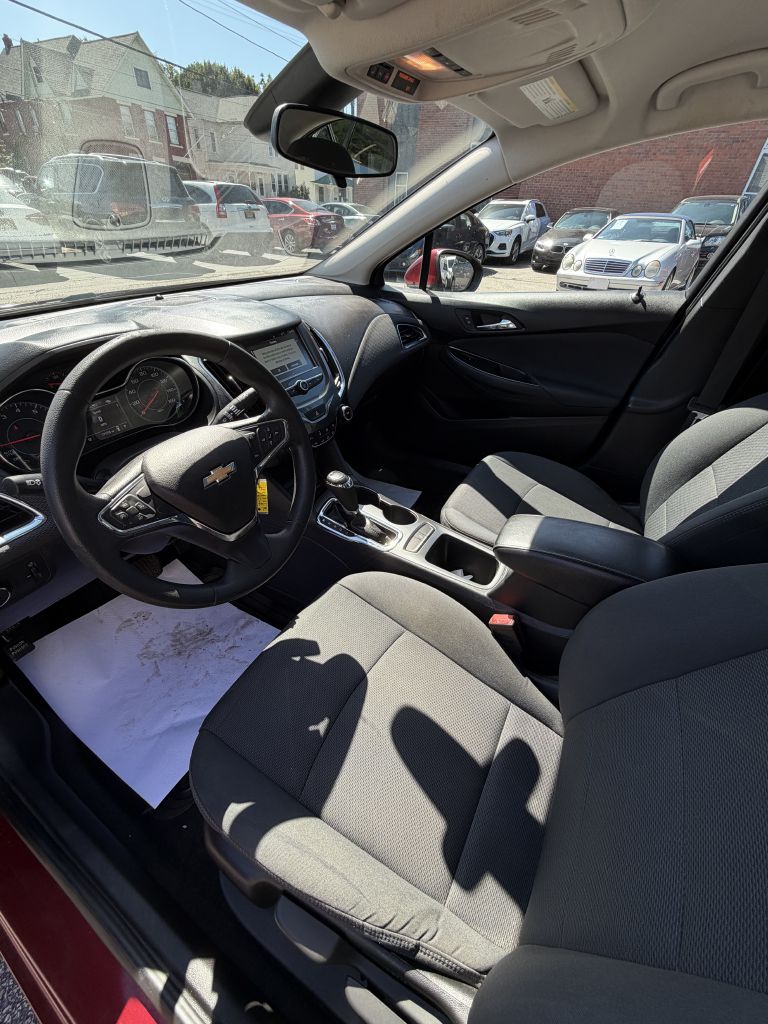 Photo 4 of this CHEVROLET CRUZE