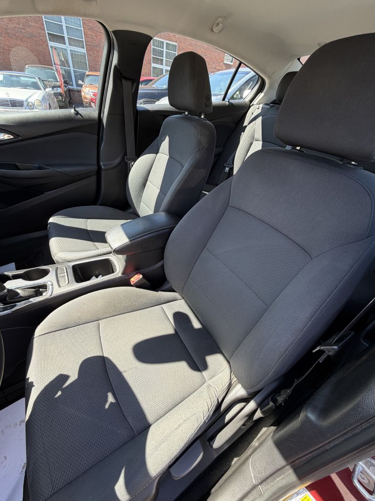 Photo 5 of this CHEVROLET CRUZE