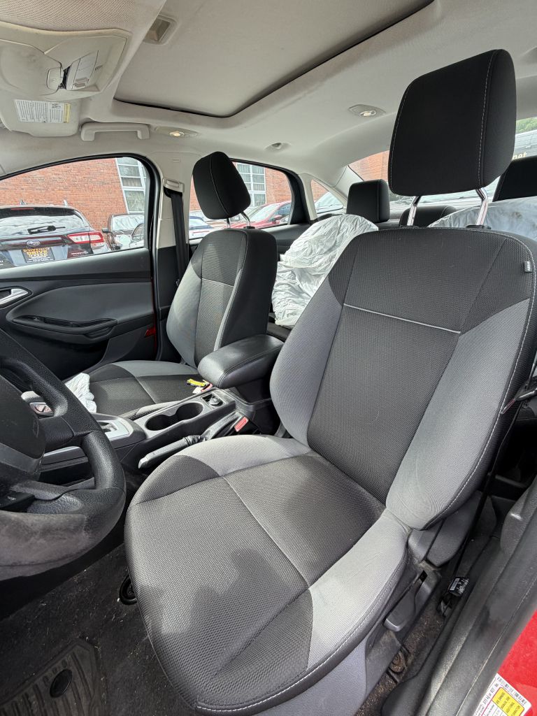 Photo 5 of this FORD FOCUS