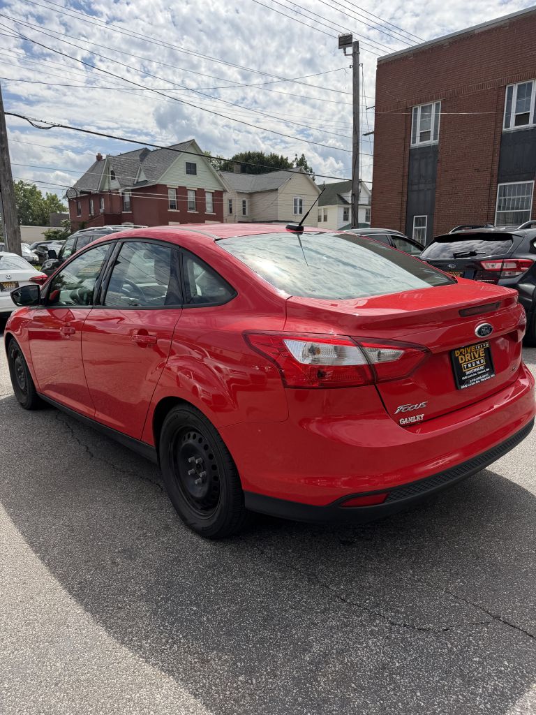 Photo 6 of this FORD FOCUS