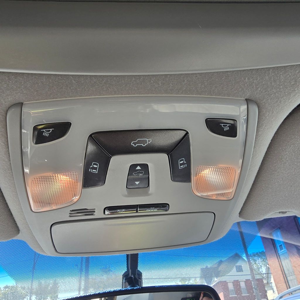 Photo 10 of this TOYOTA SIENNA