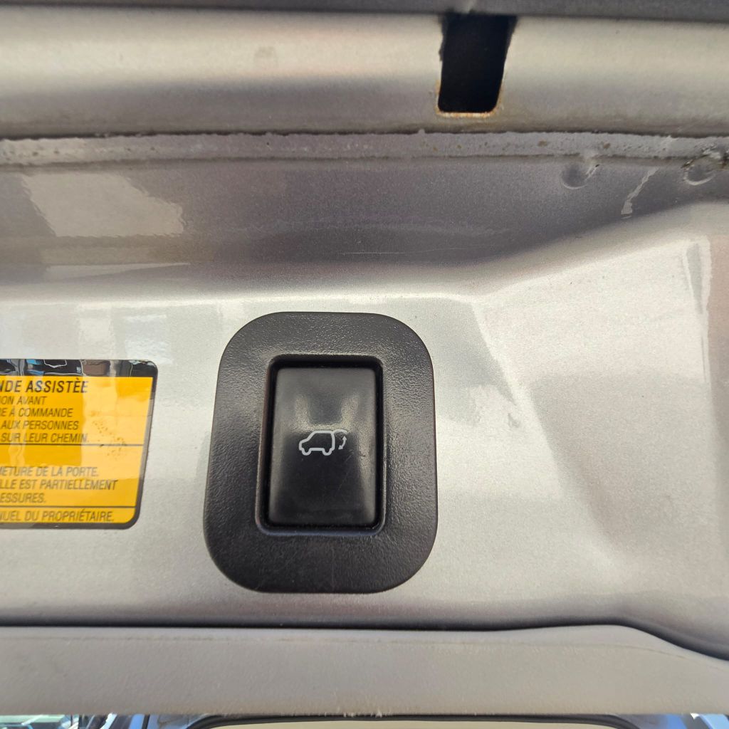 Photo 13 of this TOYOTA SIENNA