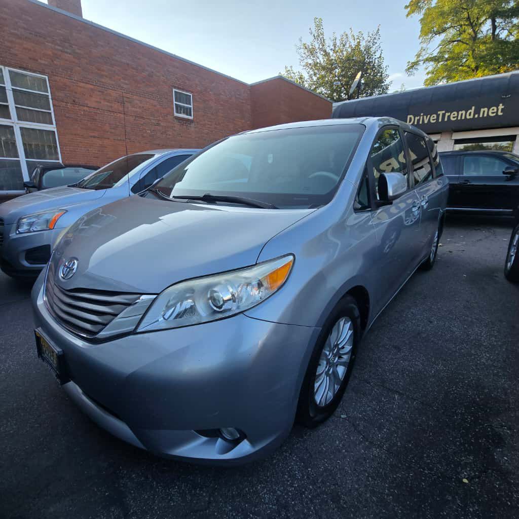 2013 TOYOTA SIENNA