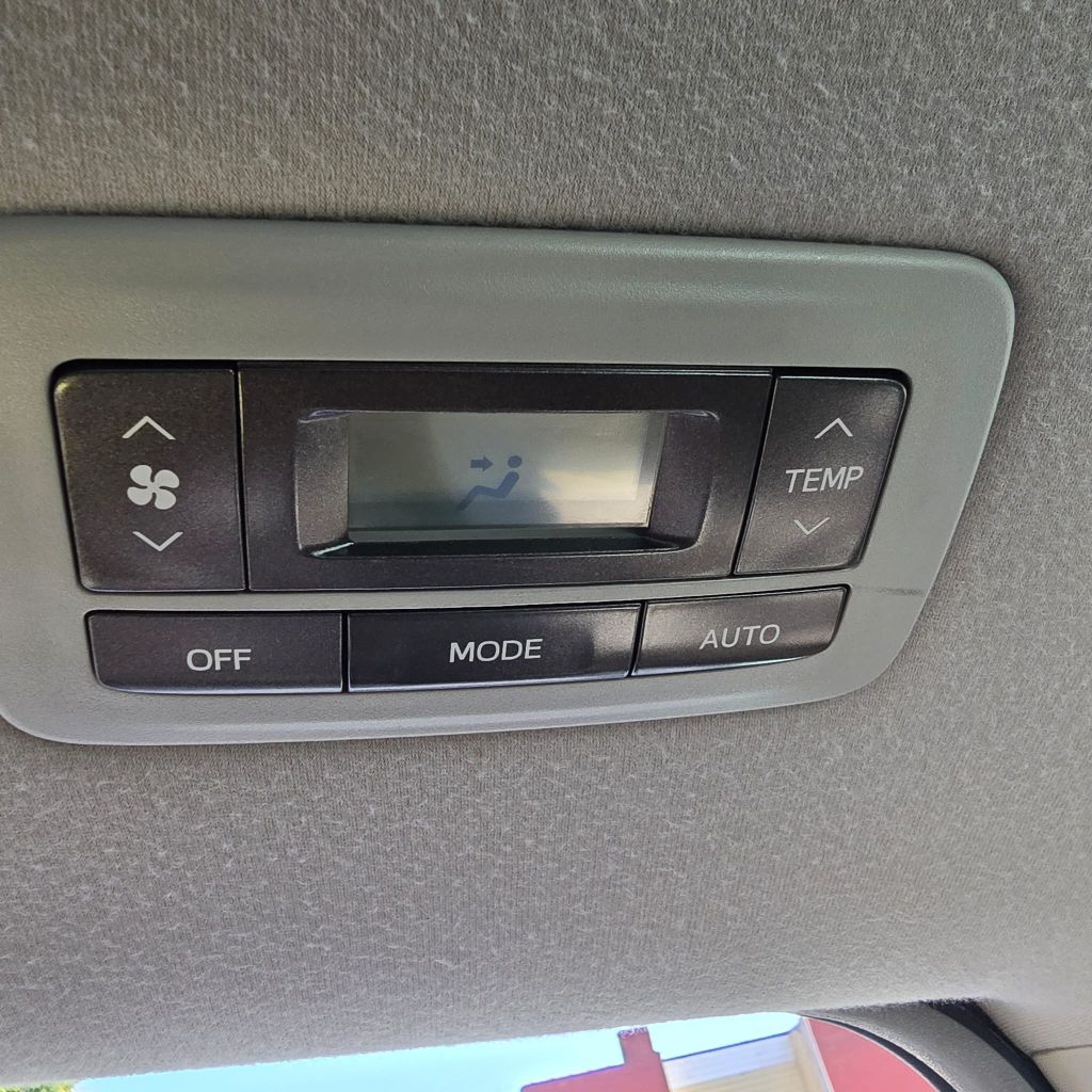 Photo 12 of this TOYOTA SIENNA