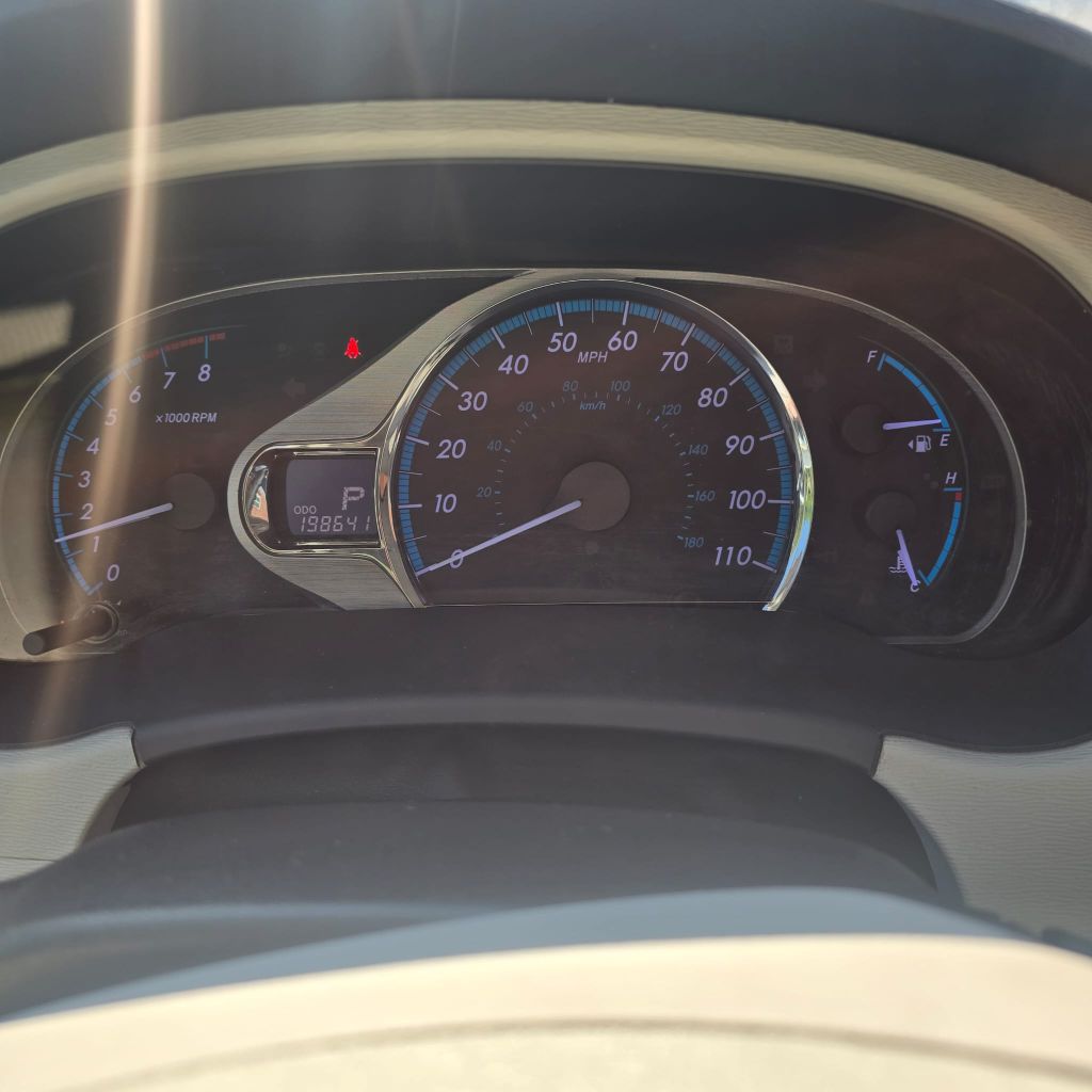 Photo 15 of this TOYOTA SIENNA