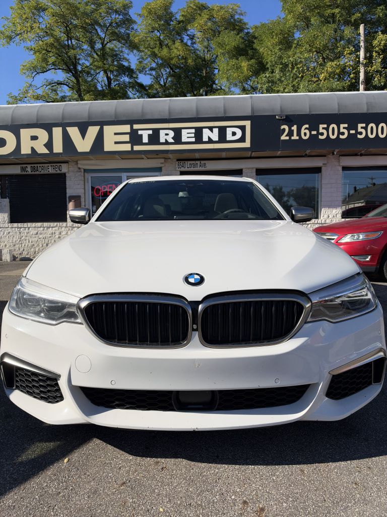 Photo 2 of this BMW 5 SERIES