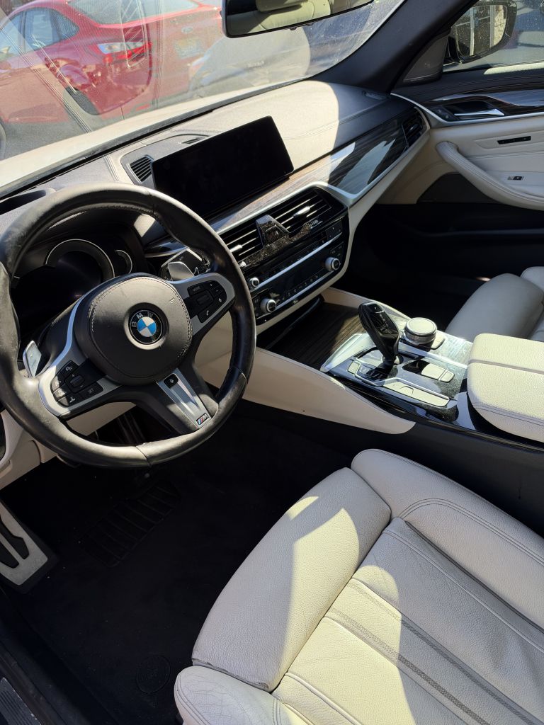 Photo 4 of this BMW 5 SERIES