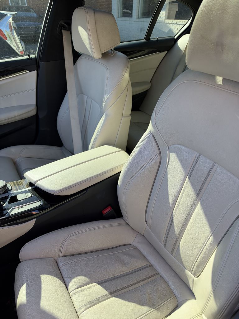 Photo 5 of this BMW 5 SERIES