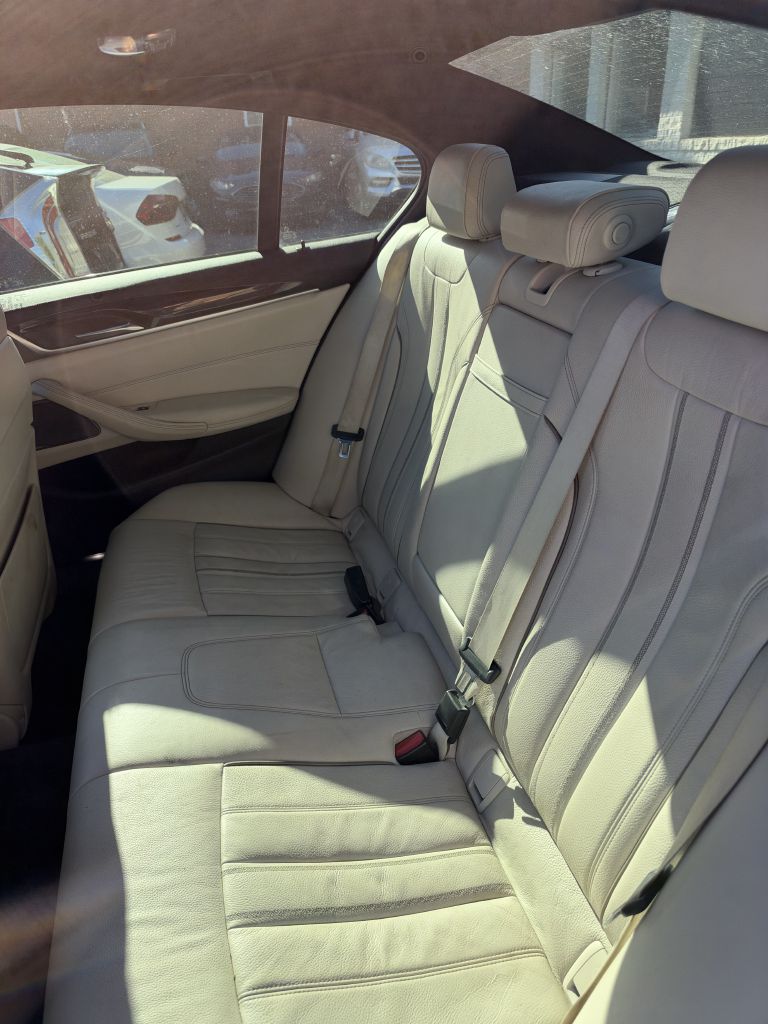 Photo 7 of this BMW 5 SERIES