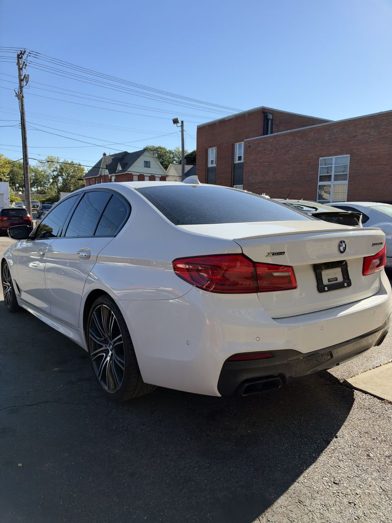 Photo 8 of this BMW 5 SERIES