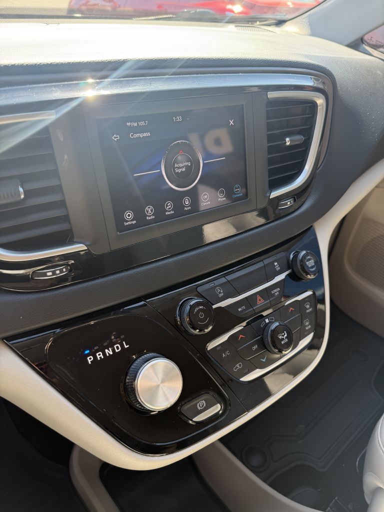 Photo 11 of this CHRYSLER VOYAGER
