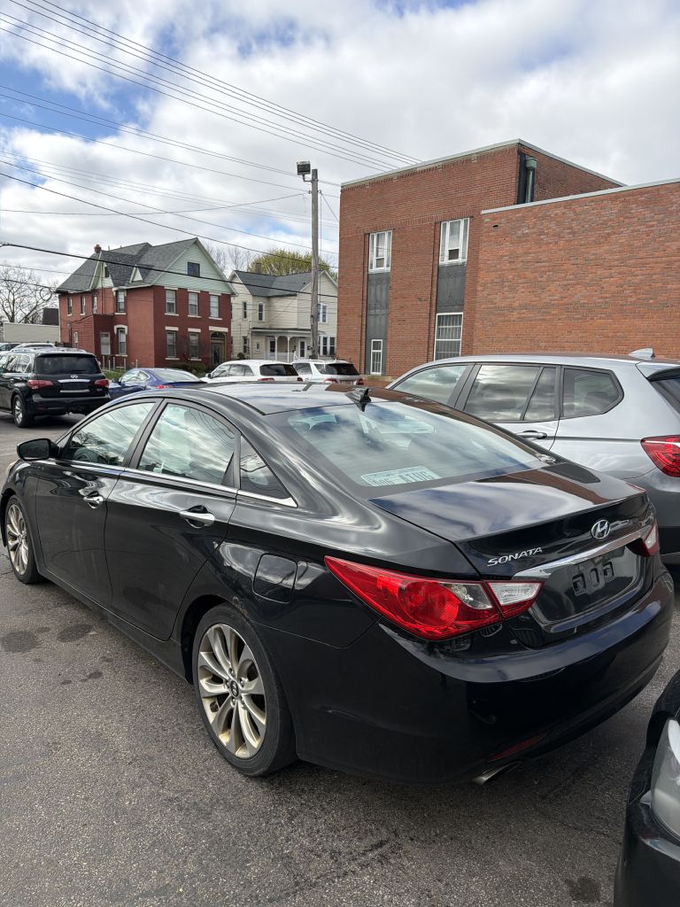Photo 2 of this HYUNDAI SONATA