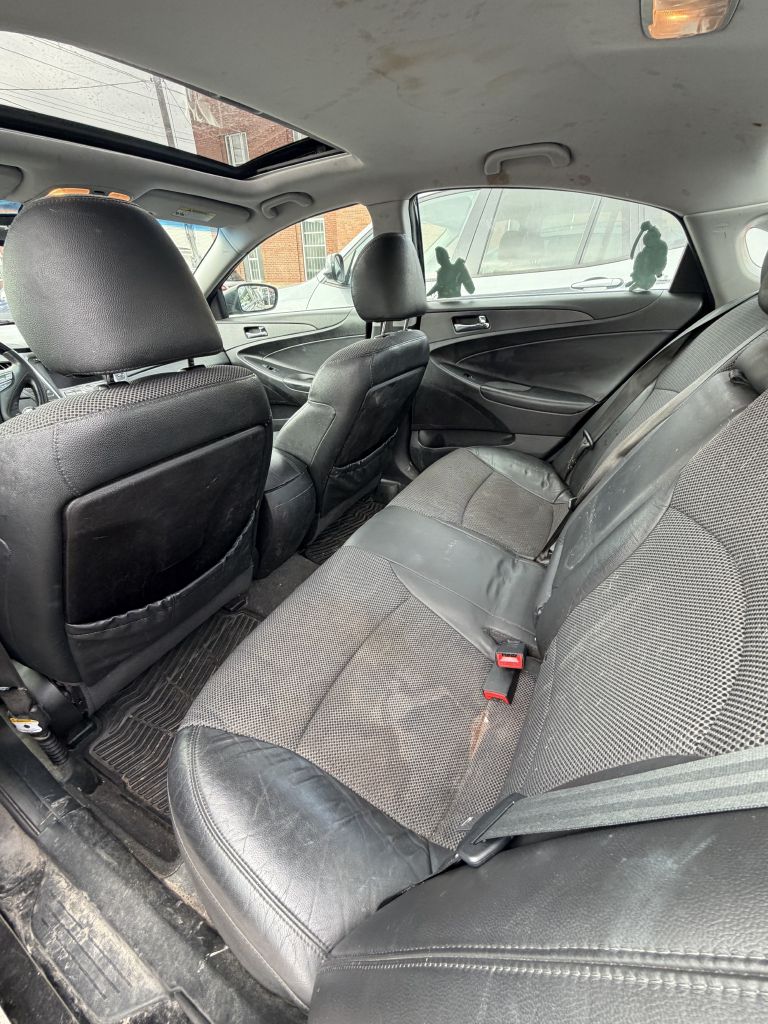 Photo 6 of this HYUNDAI SONATA
