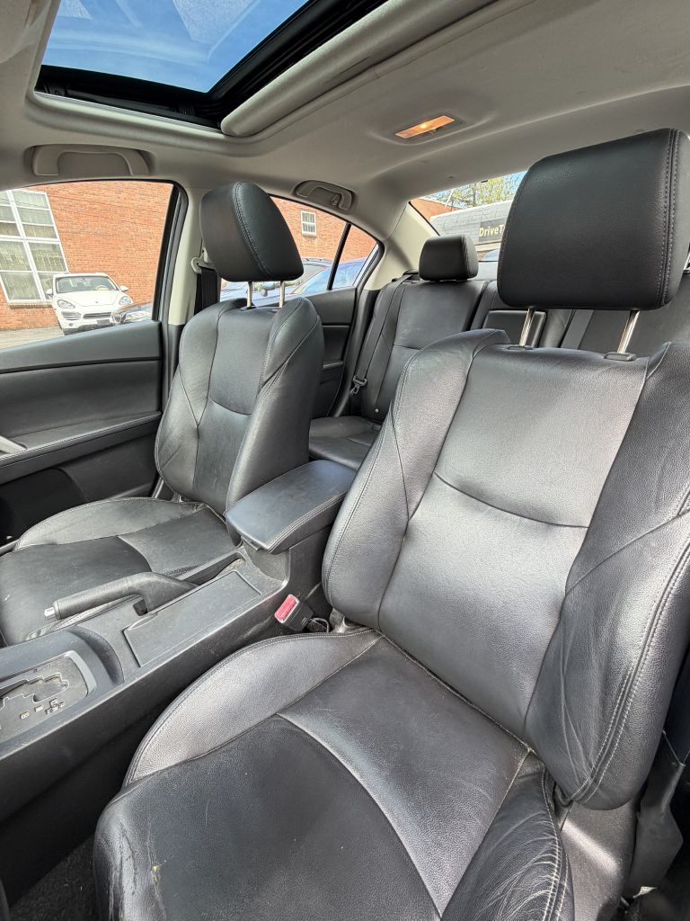 Photo 5 of this MAZDA MAZDA3
