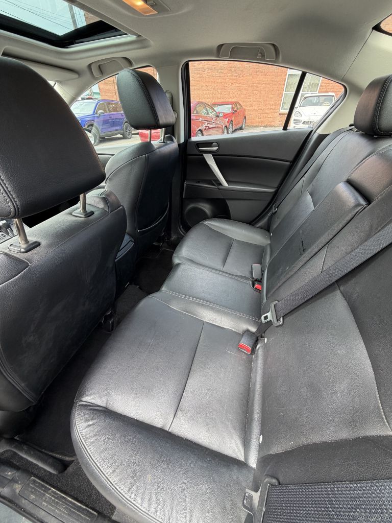 Photo 6 of this MAZDA MAZDA3