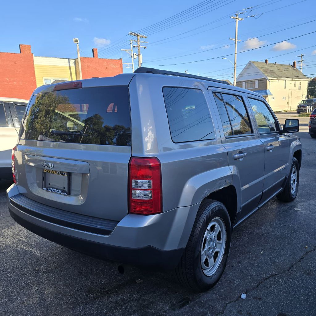 Photo 3 of this JEEP PATRIOT
