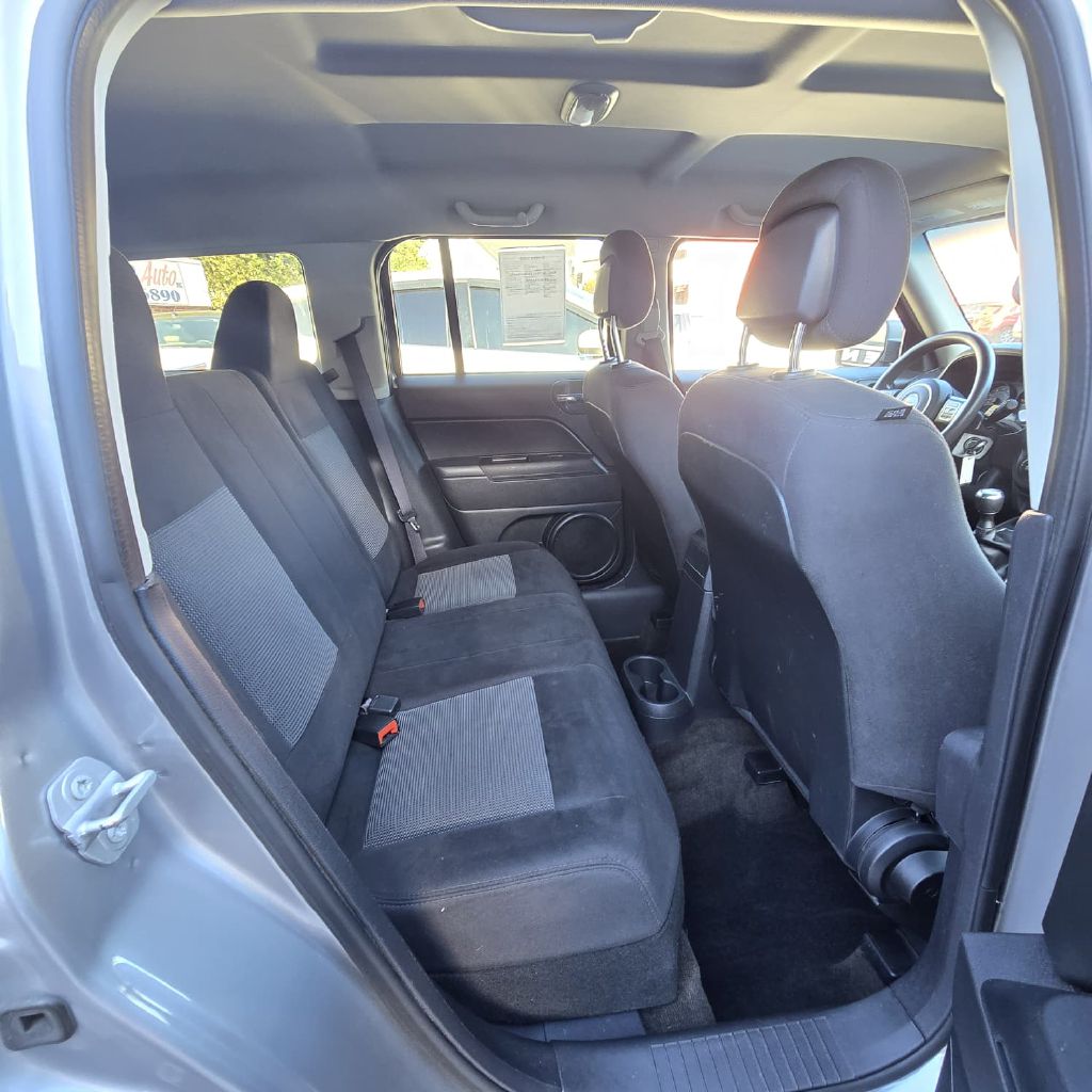 Photo 6 of this JEEP PATRIOT