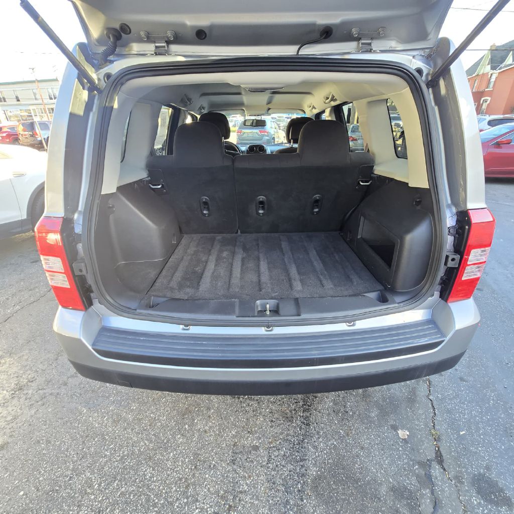Photo 8 of this JEEP PATRIOT