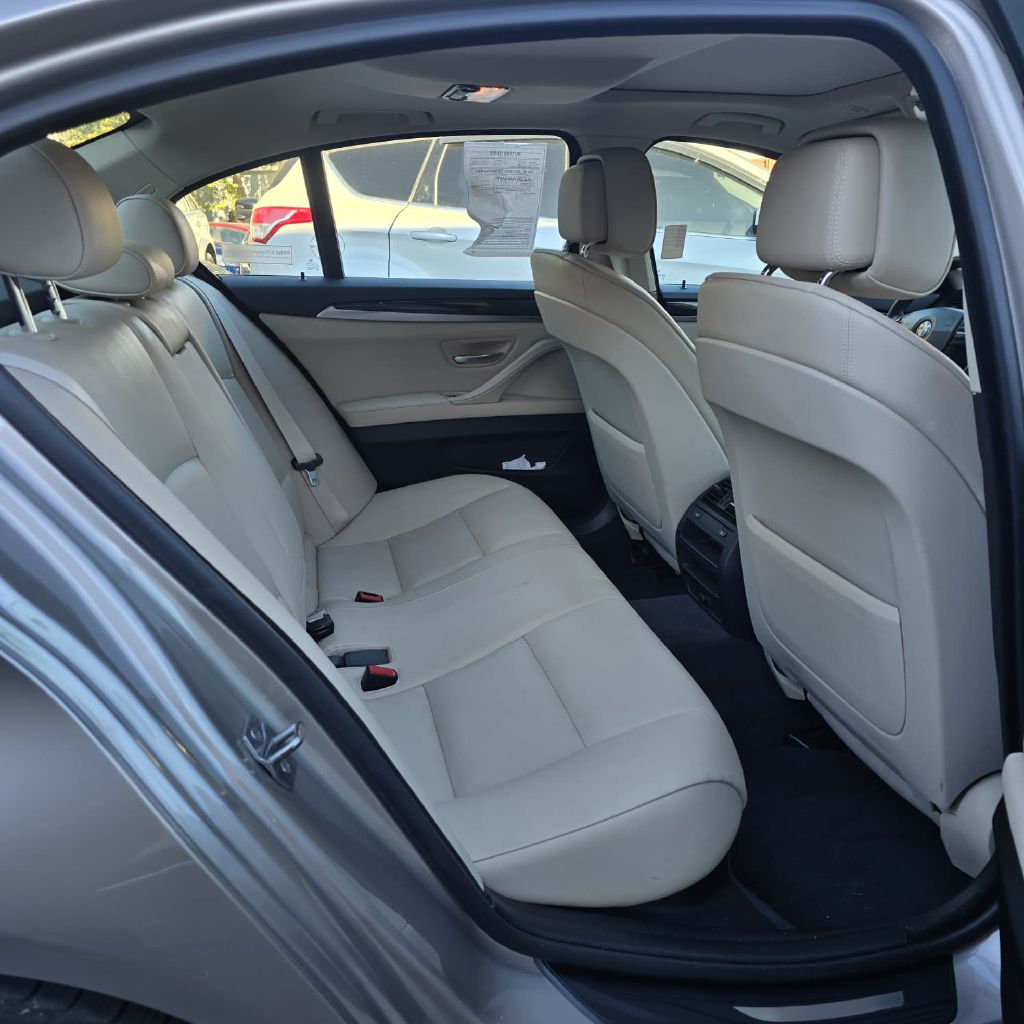 Photo 5 of this BMW 5 SERIES