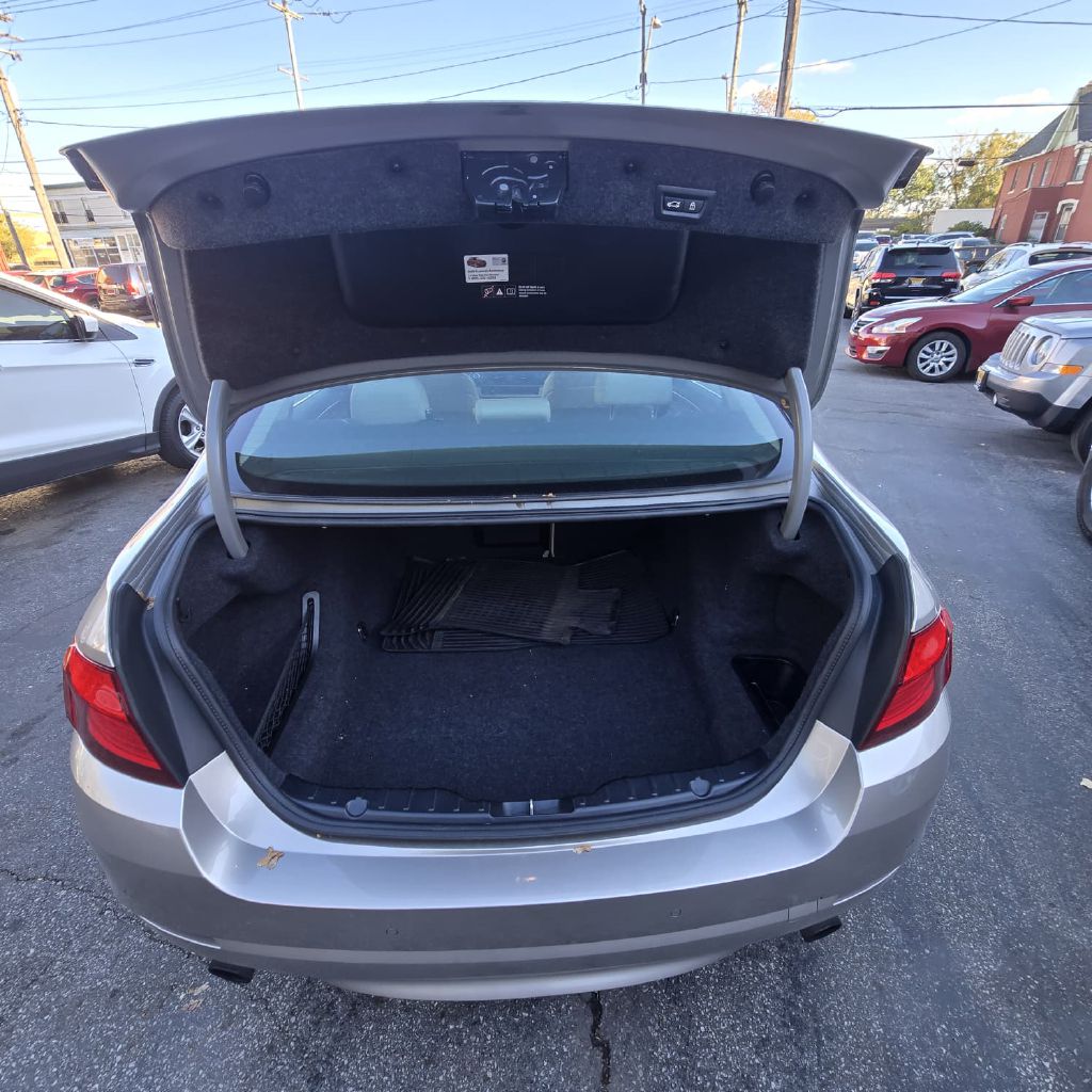 Photo 12 of this BMW 5 SERIES