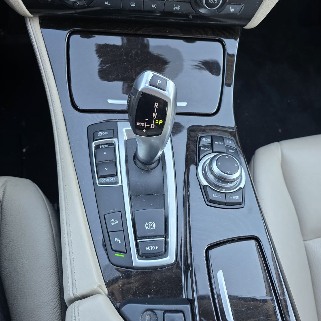 Photo 10 of this BMW 5 SERIES