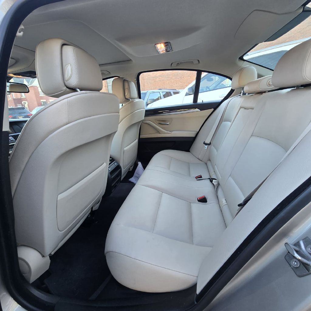 Photo 7 of this BMW 5 SERIES