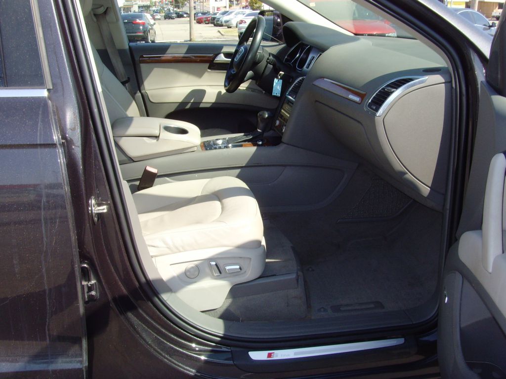 Photo 10 of this AUDI Q7