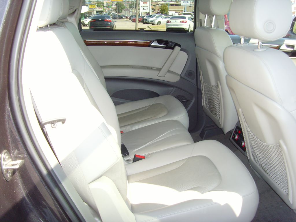 Photo 12 of this AUDI Q7