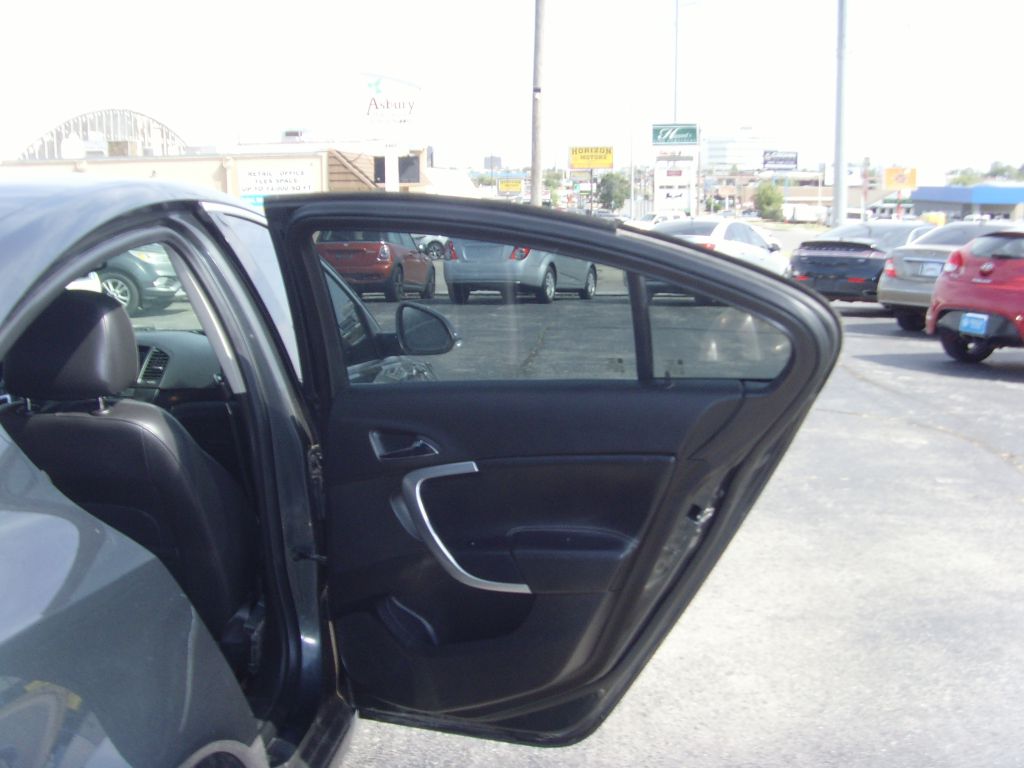 Photo 11 of this BUICK REGAL