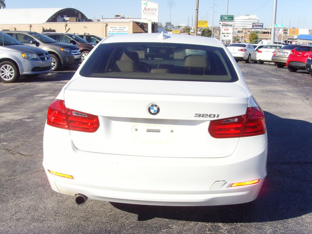 Photo 7 of this BMW 320