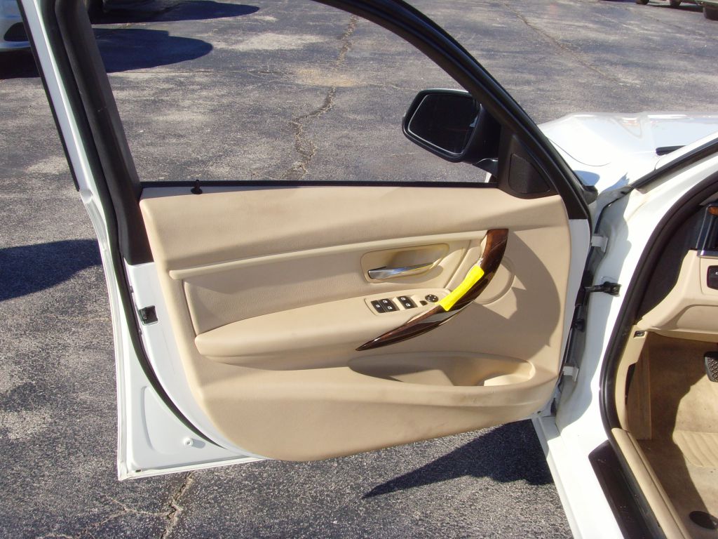 Photo 10 of this BMW 320