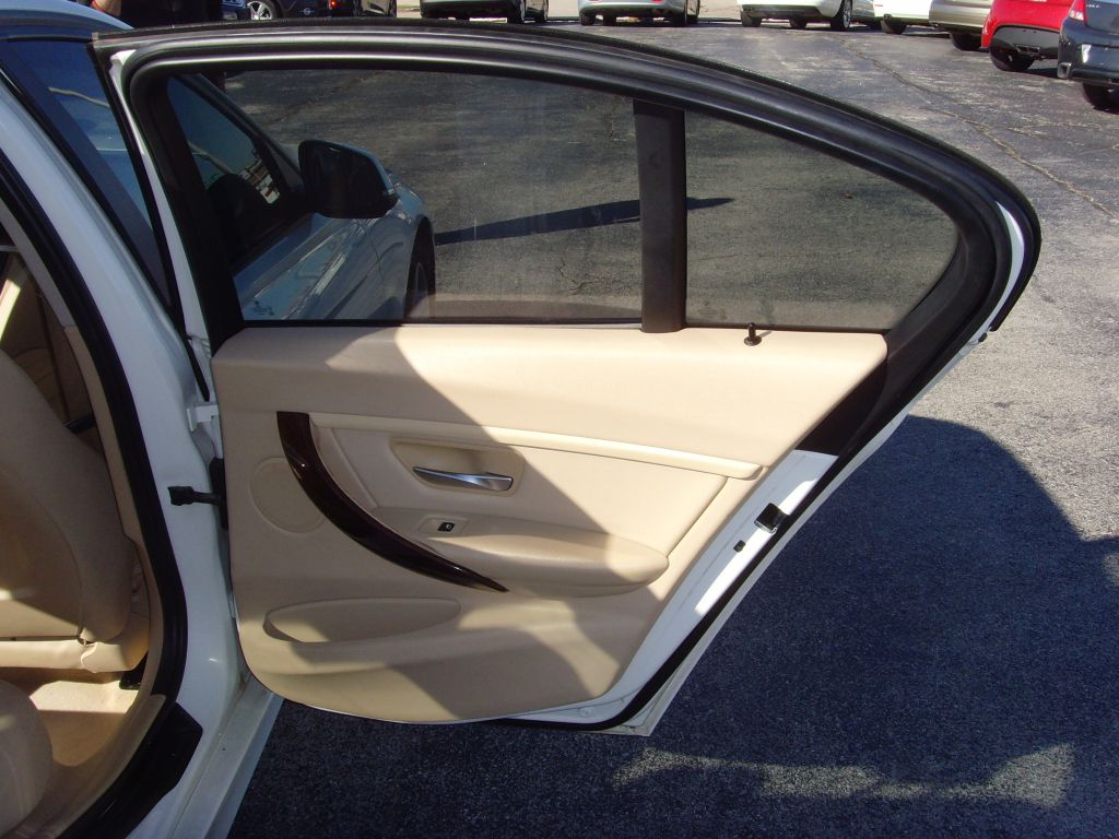 Photo 14 of this BMW 320