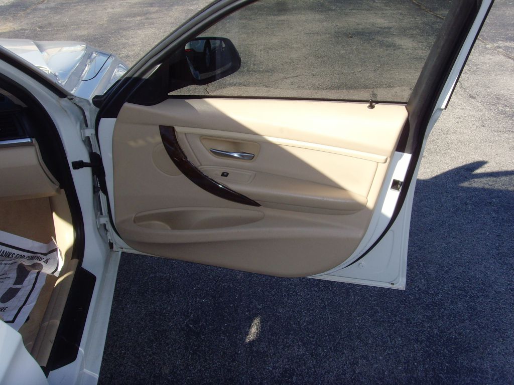 Photo 16 of this BMW 320