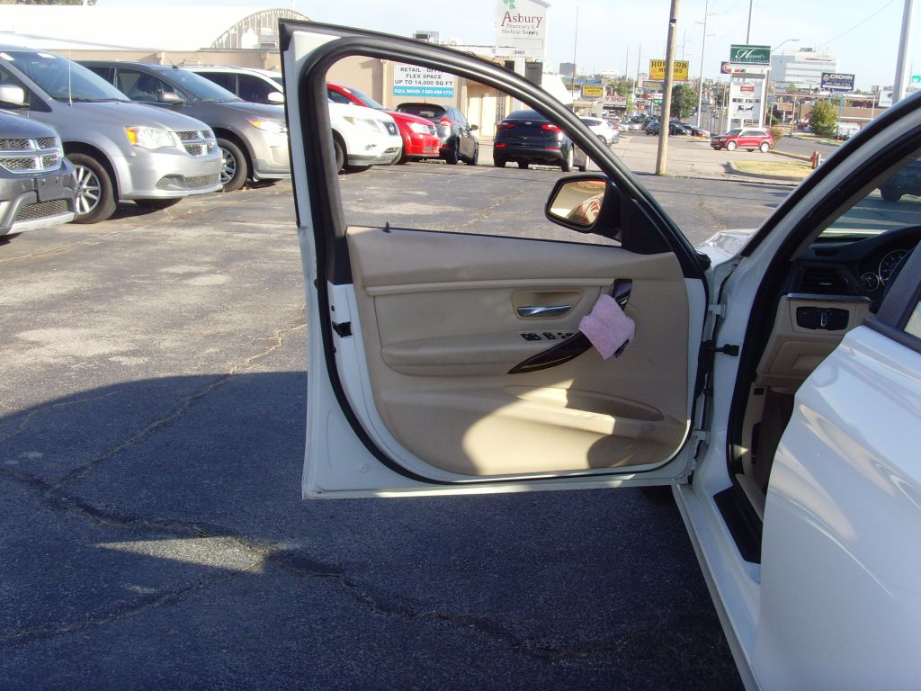 Photo 19 of this BMW 328