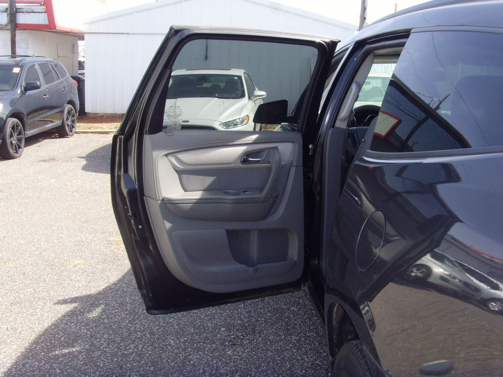 Photo 10 of this CHEVROLET TRAVERSE