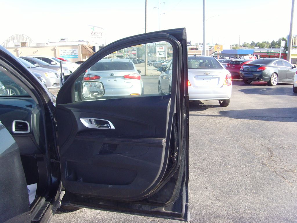 Photo 9 of this CHEVROLET EQUINOX