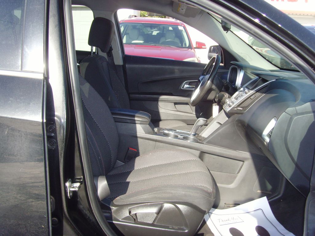 Photo 10 of this CHEVROLET EQUINOX