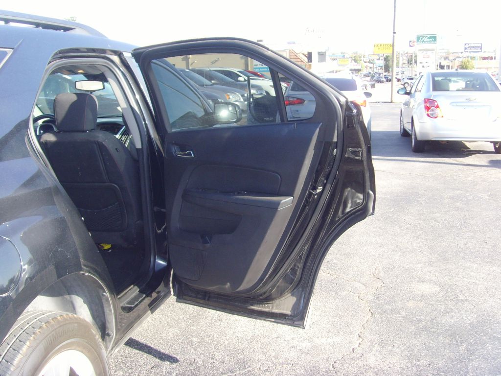 Photo 11 of this CHEVROLET EQUINOX