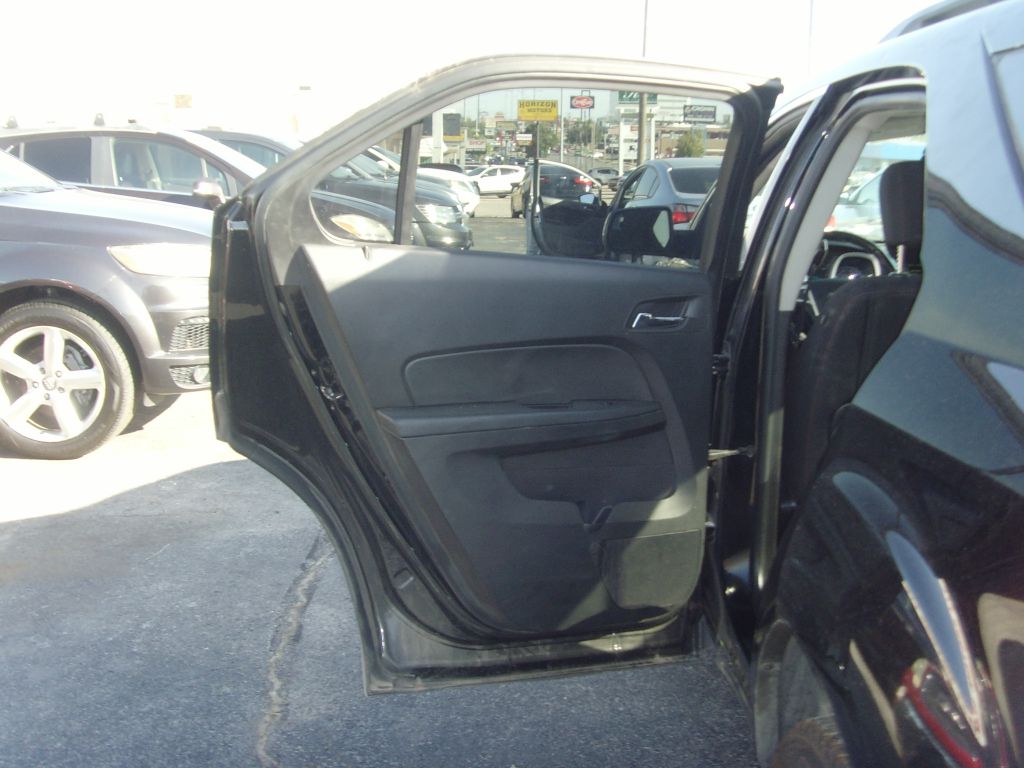Photo 15 of this CHEVROLET EQUINOX