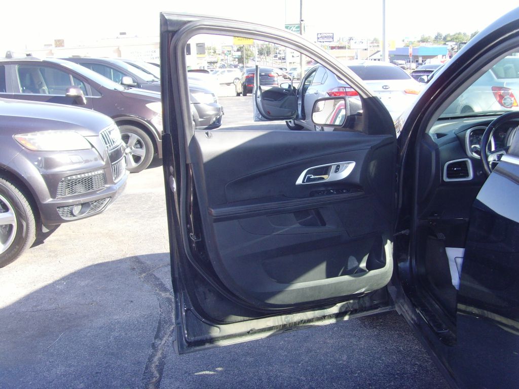 Photo 17 of this CHEVROLET EQUINOX