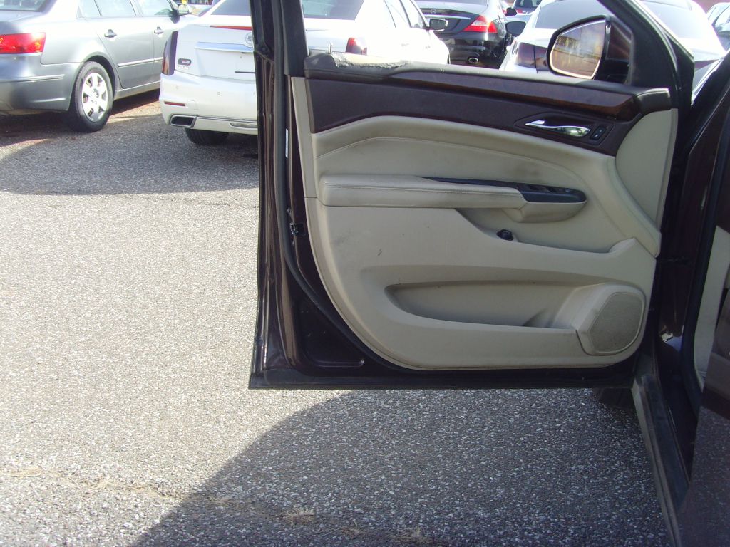 Photo 10 of this CADILLAC SRX